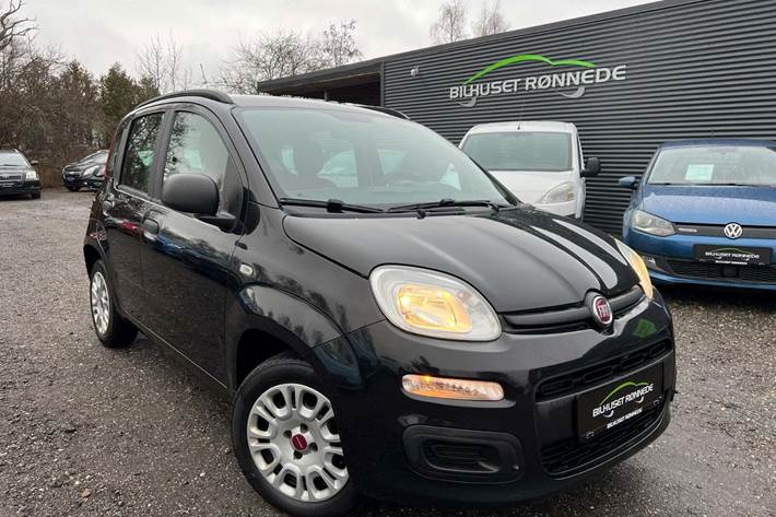 Sort Fiat Panda fra 2015 set udefra