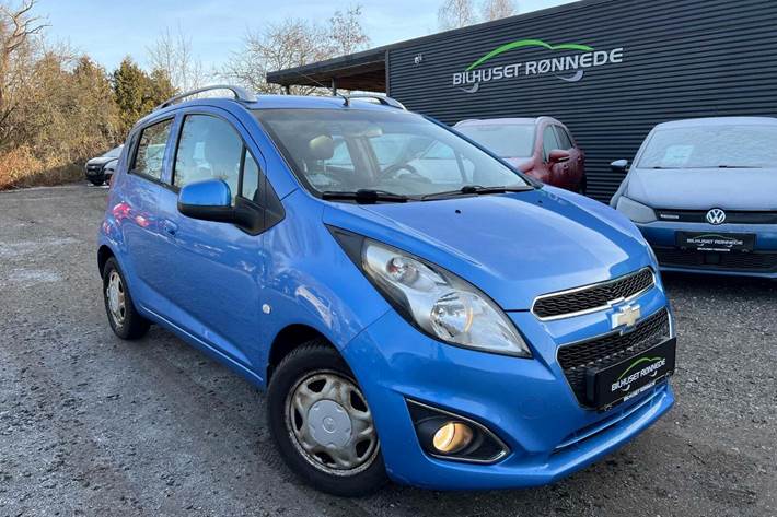 Blå Chevrolet Spark fra 2013 set udefra