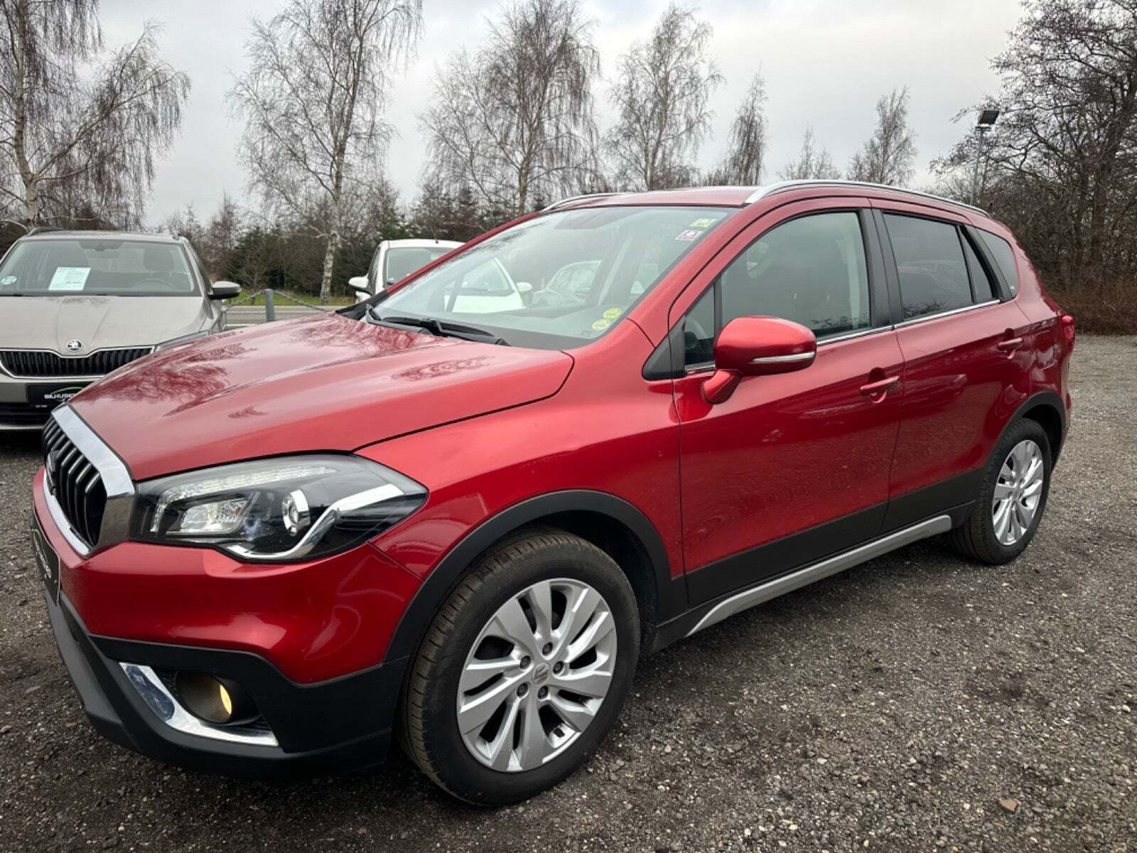 Rød Suzuki S-Cross fra 2018