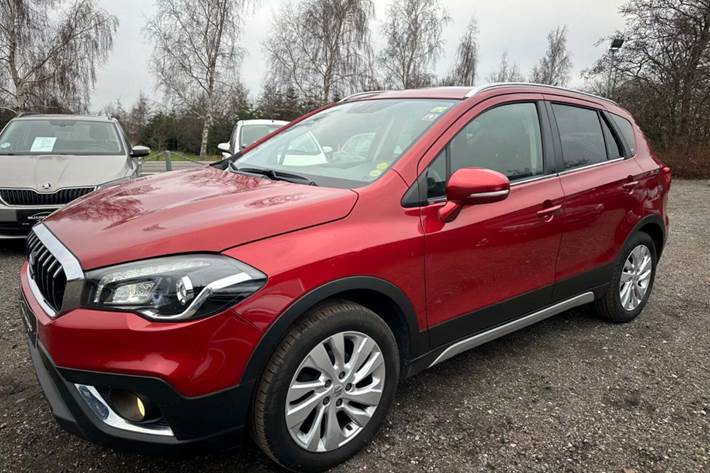 Rød Suzuki S-Cross fra 2018