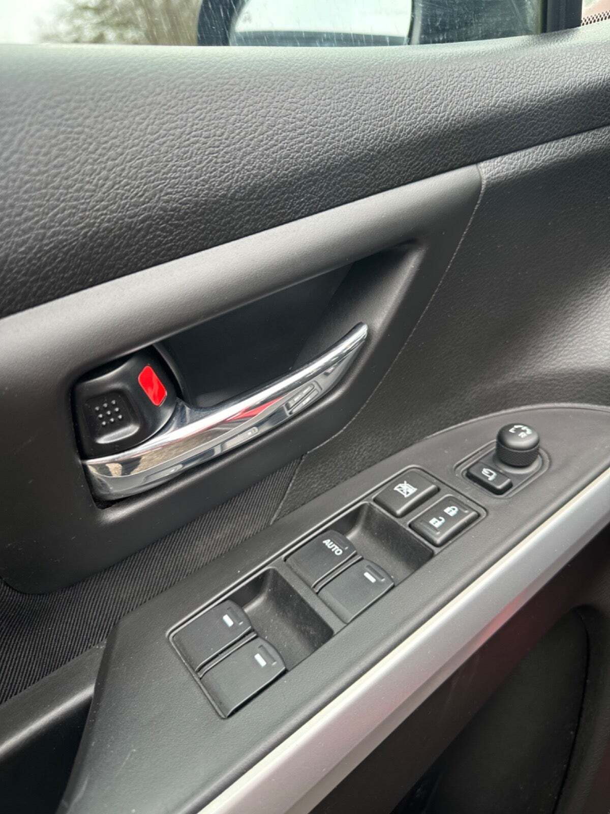 Rød Suzuki S-Cross fra 2018