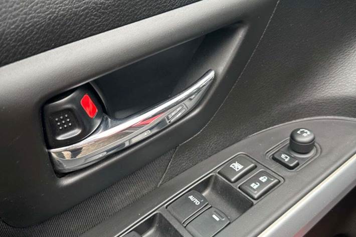 Rød Suzuki S-Cross fra 2018