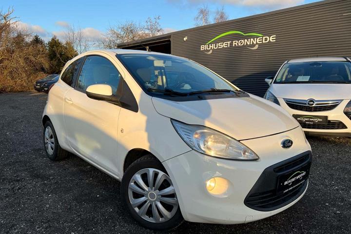 Hvid Ford Ka fra 2011 set udefra