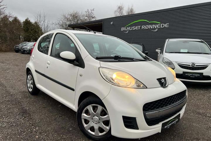 Hvid Peugeot 107 fra 2010
