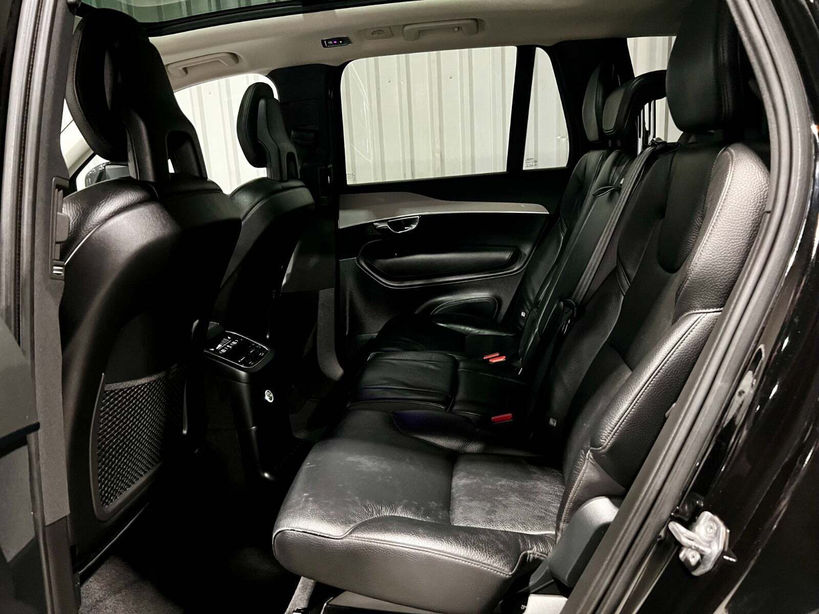 Sort Volvo XC90 fra 2016