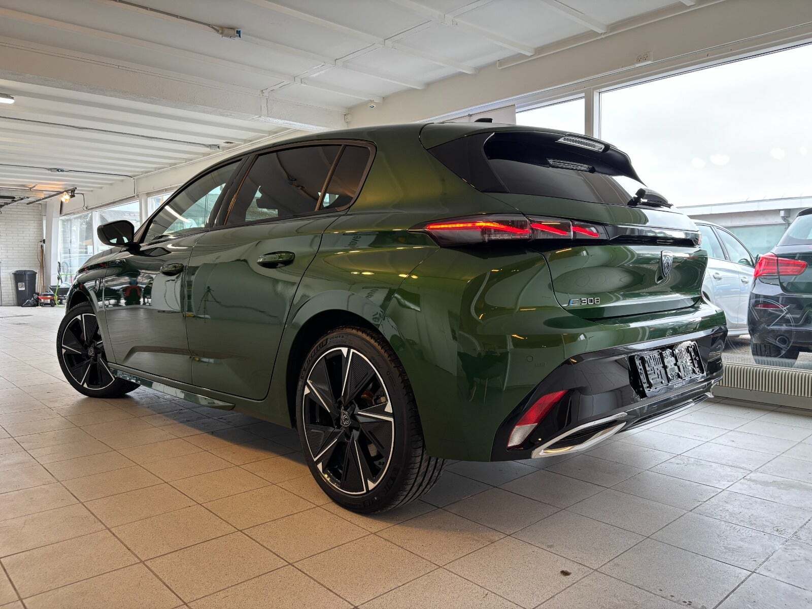 Peugeot E-308