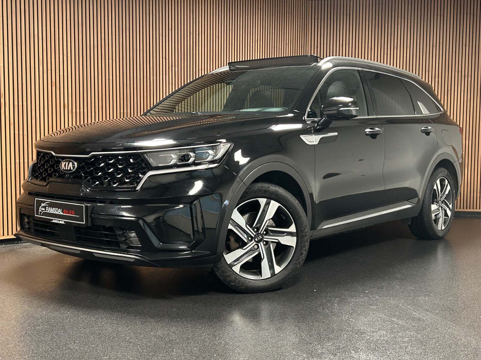 undefined Kia Sorento fra 2021 set udefra