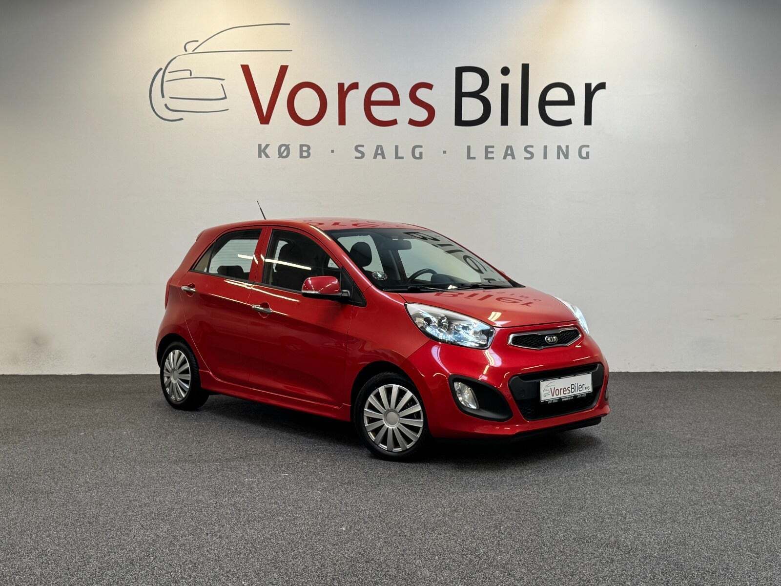 Rød Kia Picanto fra 2014 set udefra