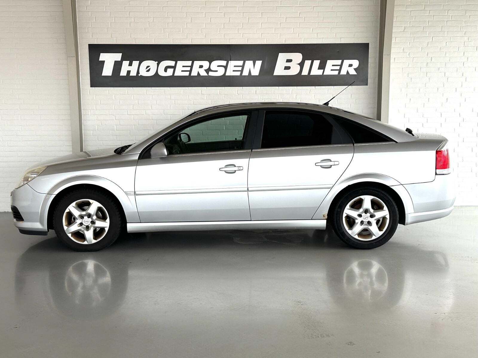 Sølv Opel Vectra fra 2009