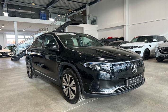 Sort Mercedes EQA250+ fra 2024 set udefra