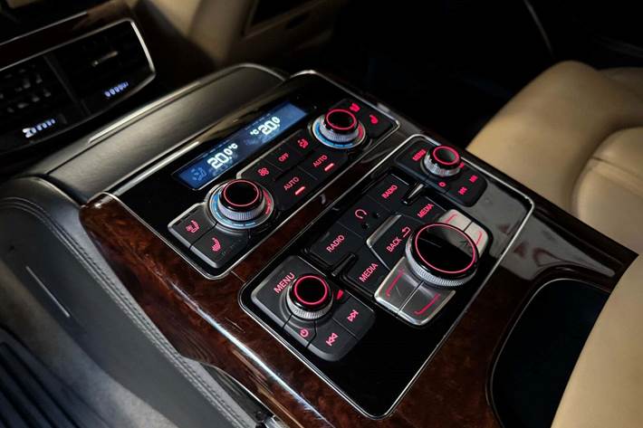 undefined Audi A8 fra 2011