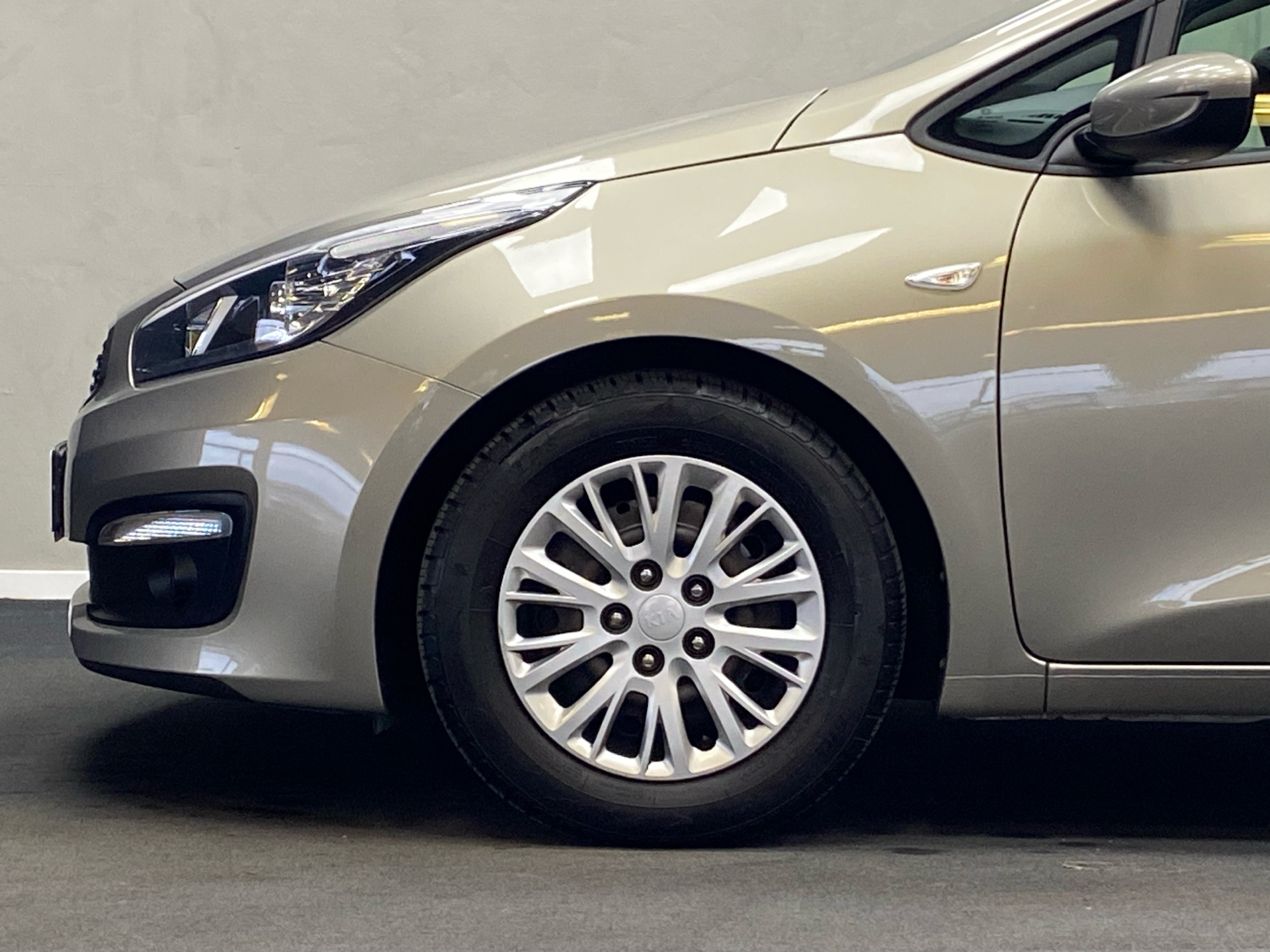 Sølv Kia Ceed fra 2016