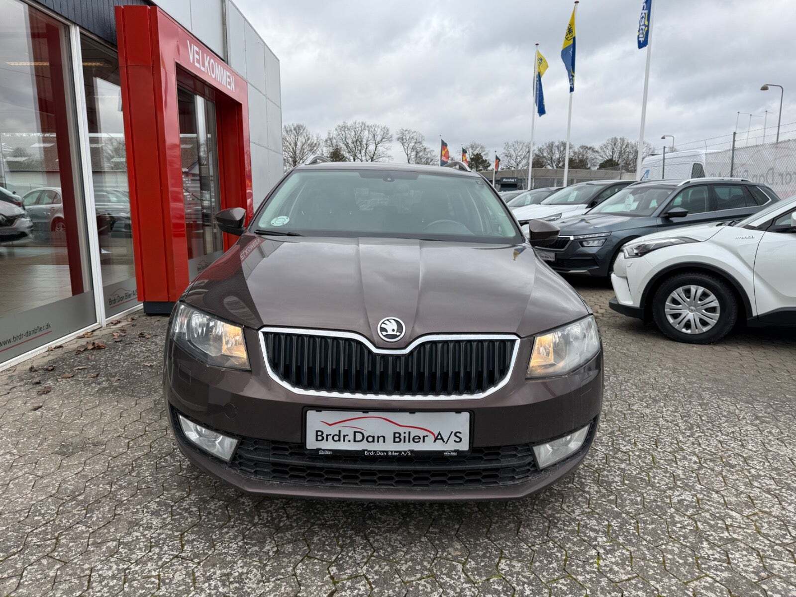 Brun Skoda Octavia fra 2015