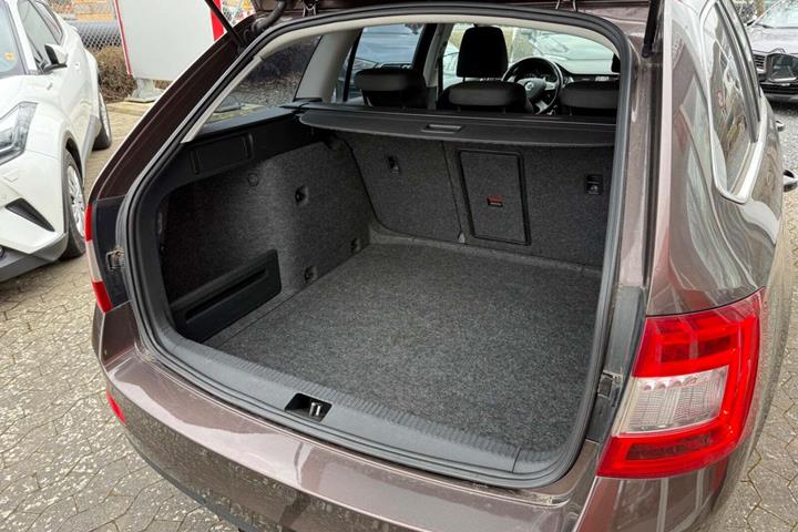 Brun Skoda Octavia fra 2015