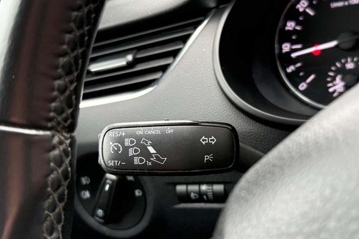 Brun Skoda Octavia fra 2015