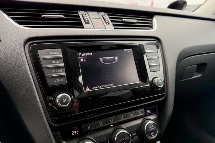 Brun Skoda Octavia fra 2015