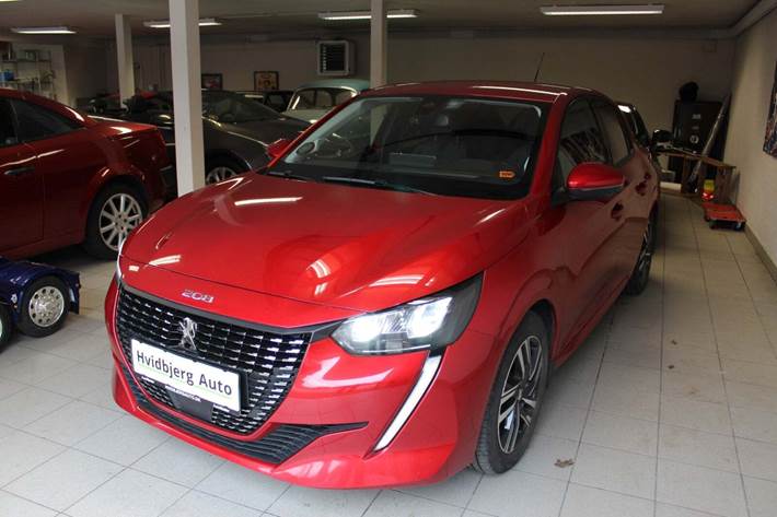 Grå Peugeot 208 fra 2022