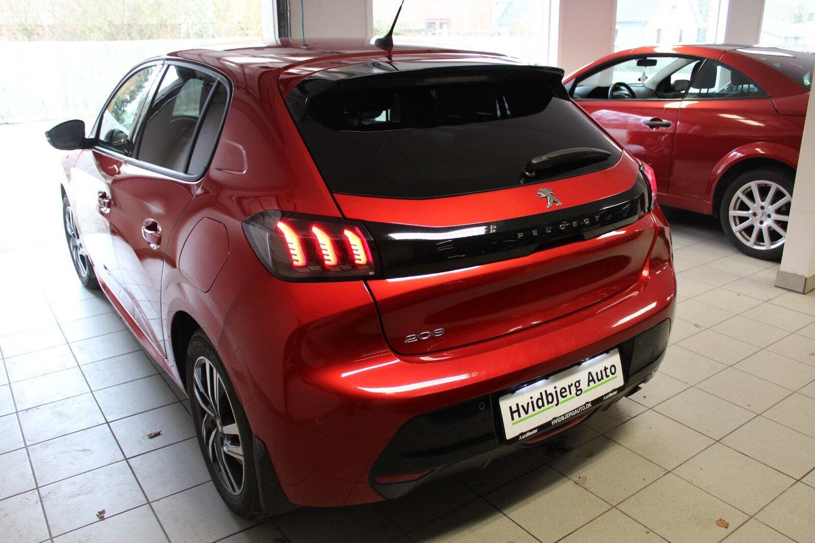 Grå Peugeot 208 fra 2022