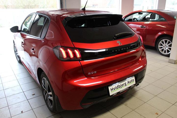 Grå Peugeot 208 fra 2022