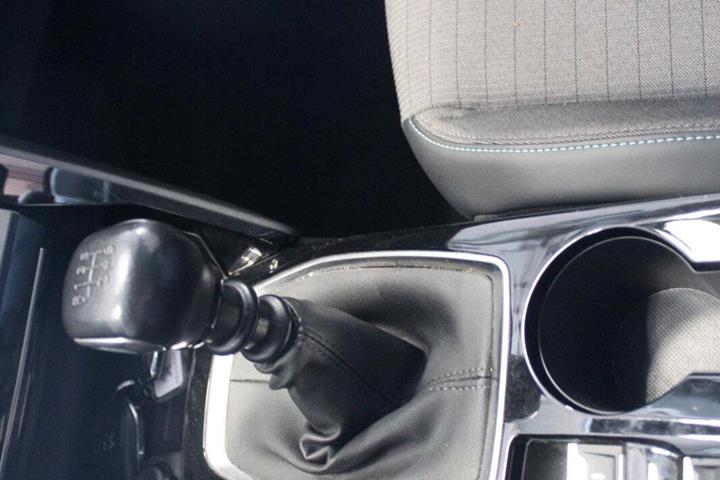 Grå Peugeot 208 fra 2022