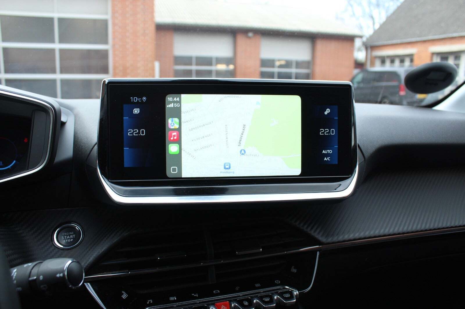 Grå Peugeot 208 fra 2022