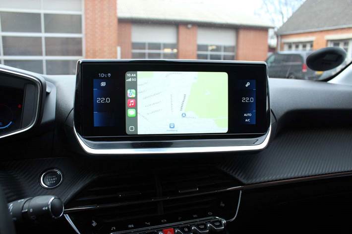 Grå Peugeot 208 fra 2022