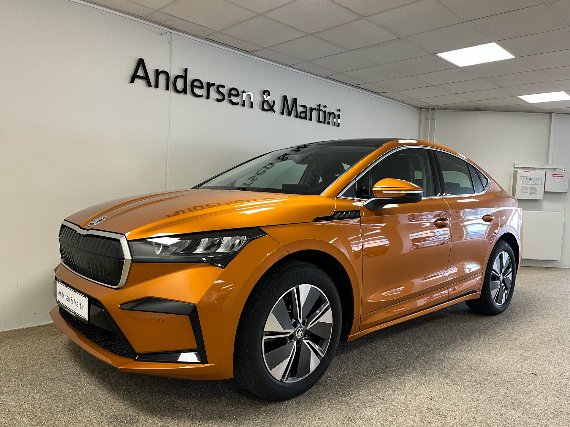 Orange Skoda Enyaq iV fra 2023
