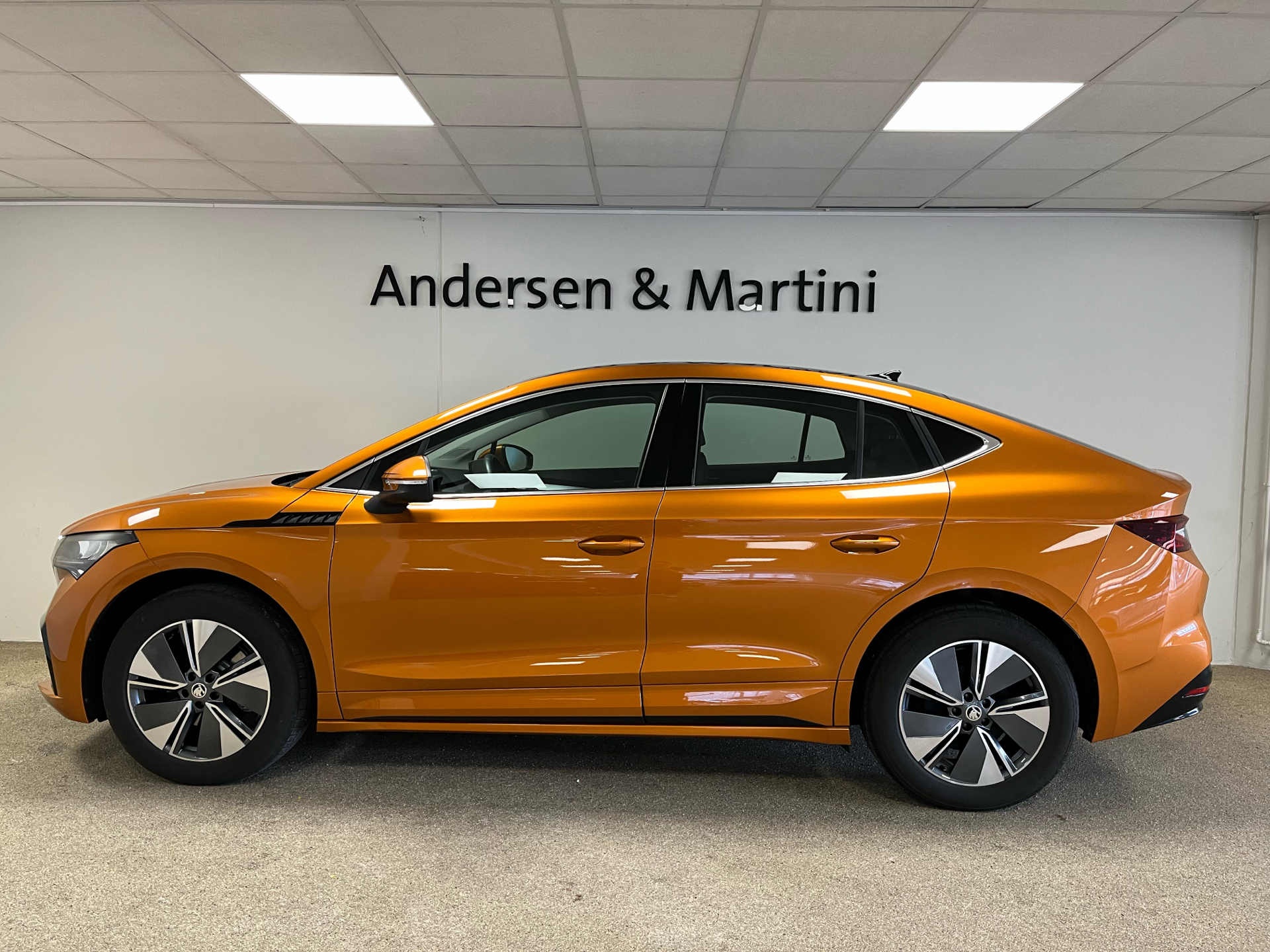 Orange Skoda Enyaq iV fra 2023
