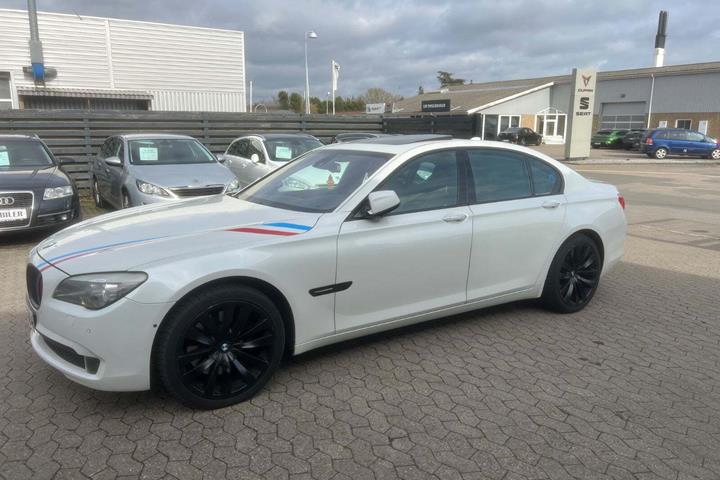 undefined BMW 750Li fra 2010 set udefra