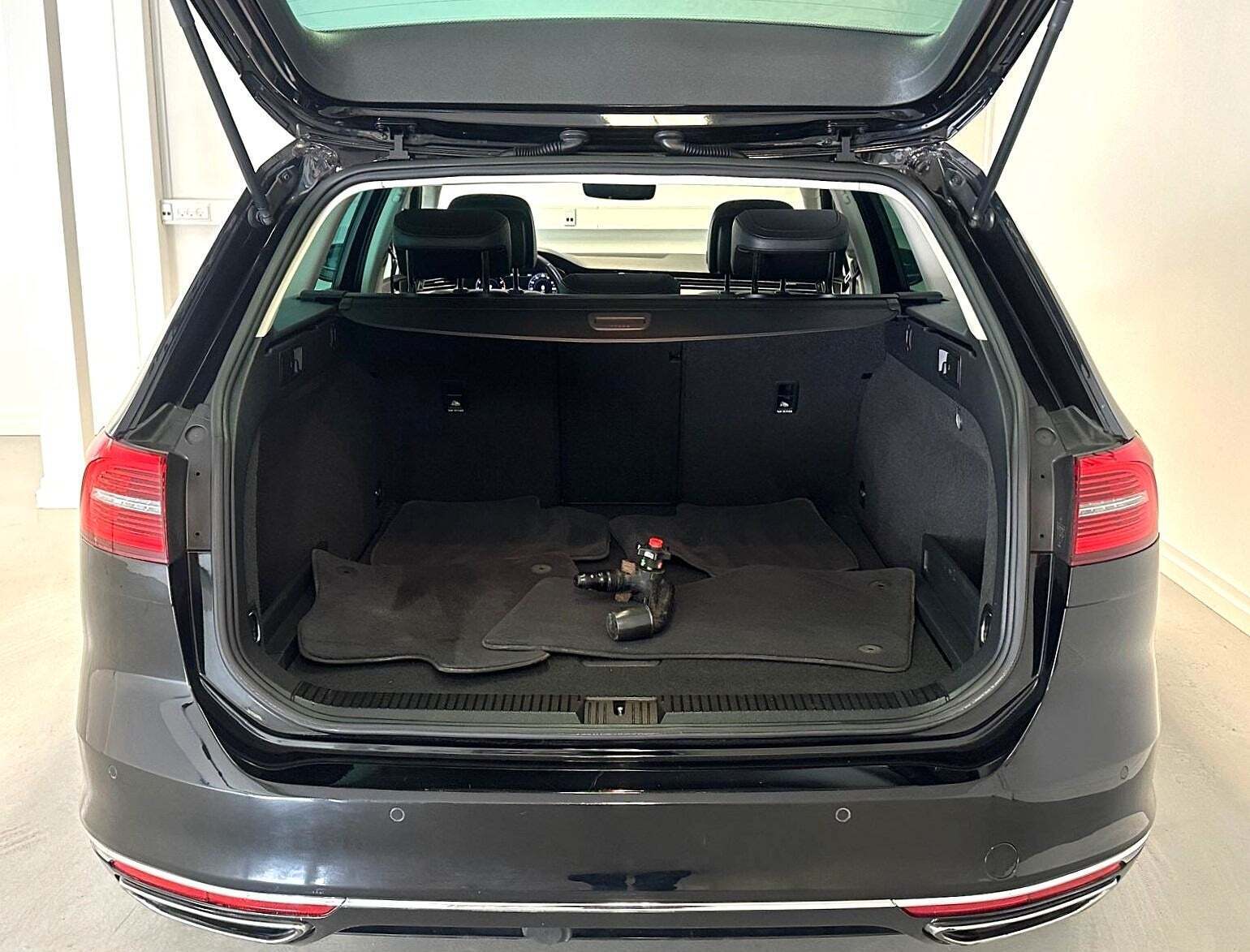 Sort VW Passat fra 2017