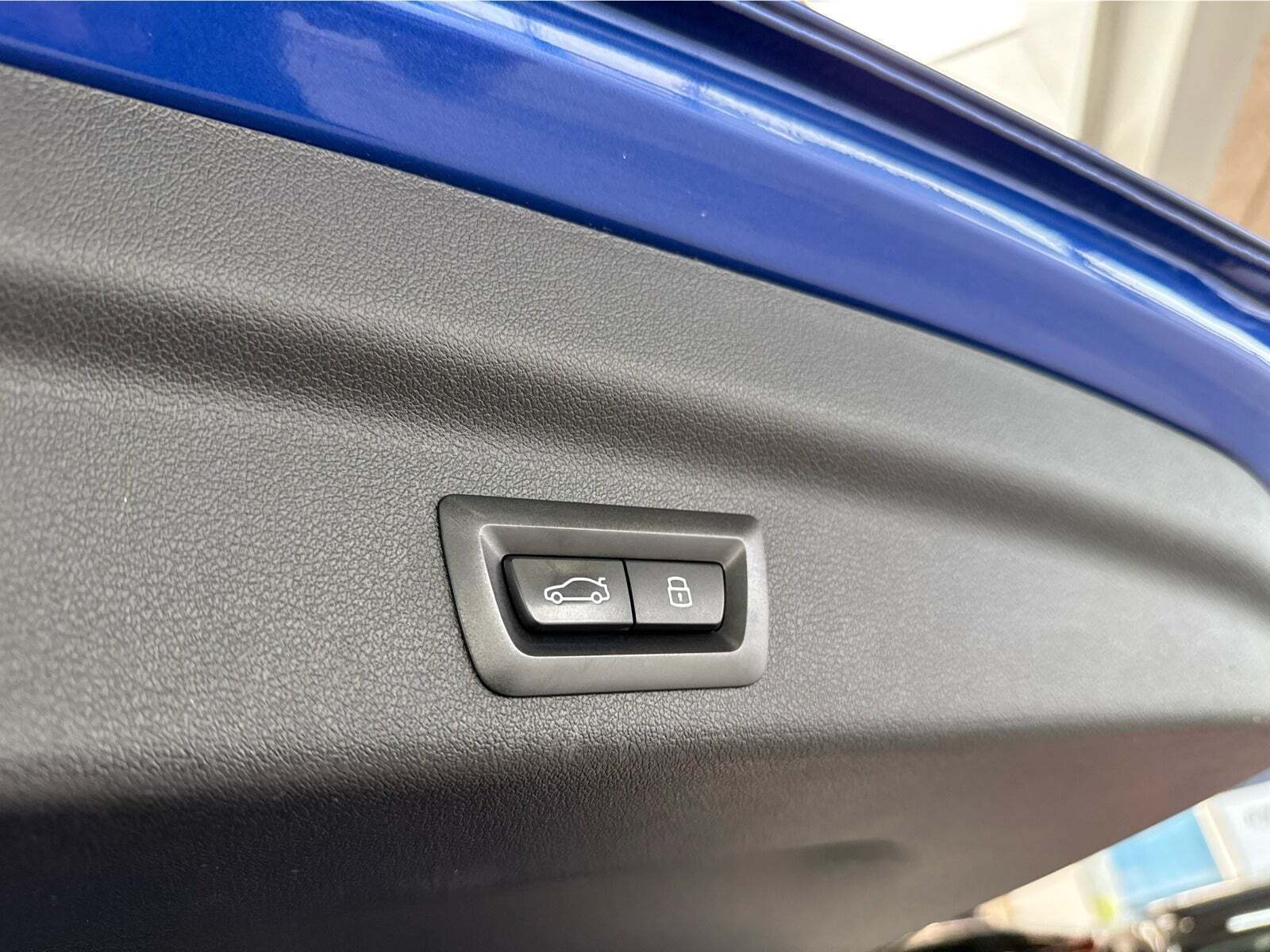 Blå BMW X1 fra 2023