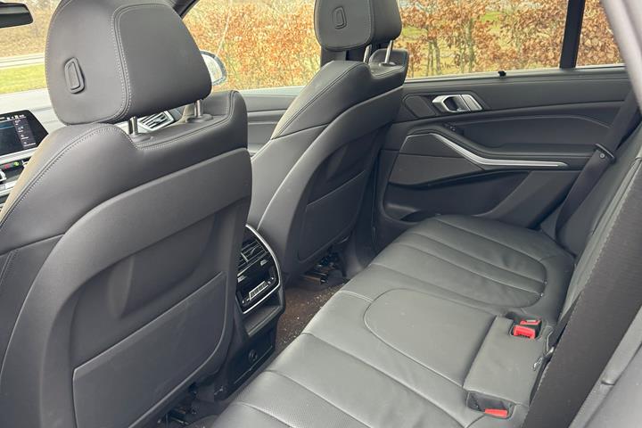 Grå BMW X5 fra 2020