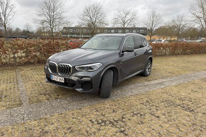 Grå BMW X5 fra 2020