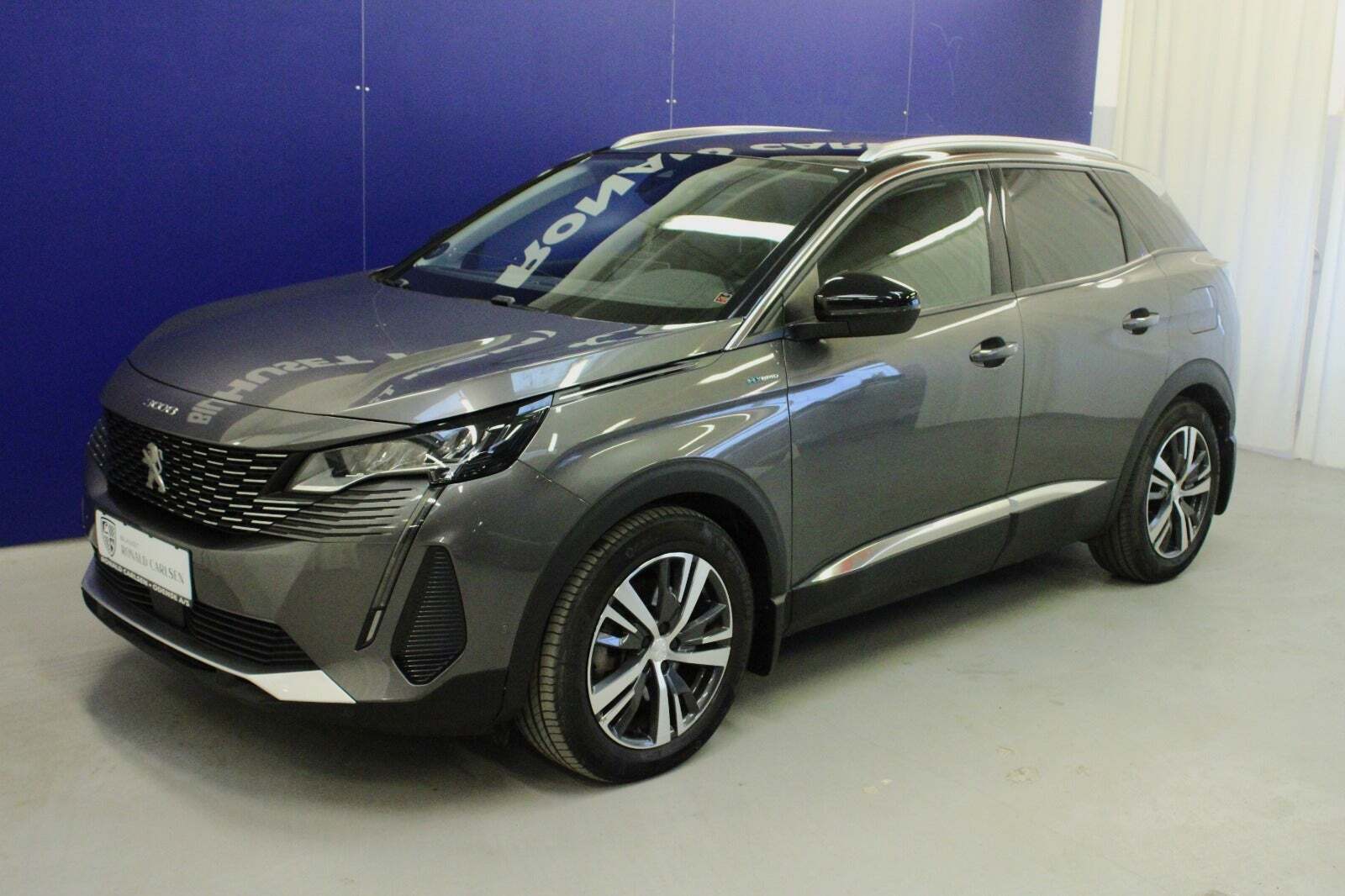 Grå Peugeot 3008 fra 2021