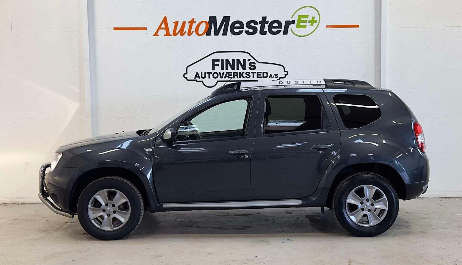 Grå Dacia Duster fra 2016