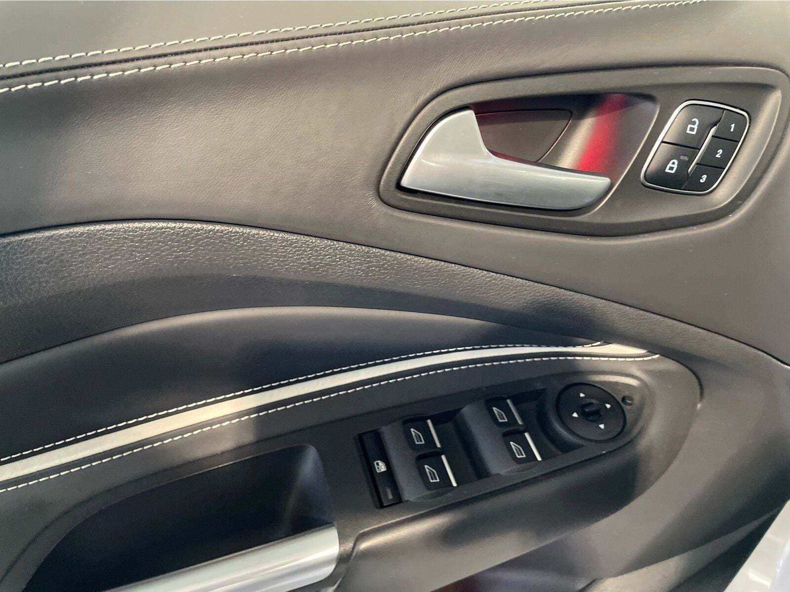 Hvid Ford Kuga fra 2019