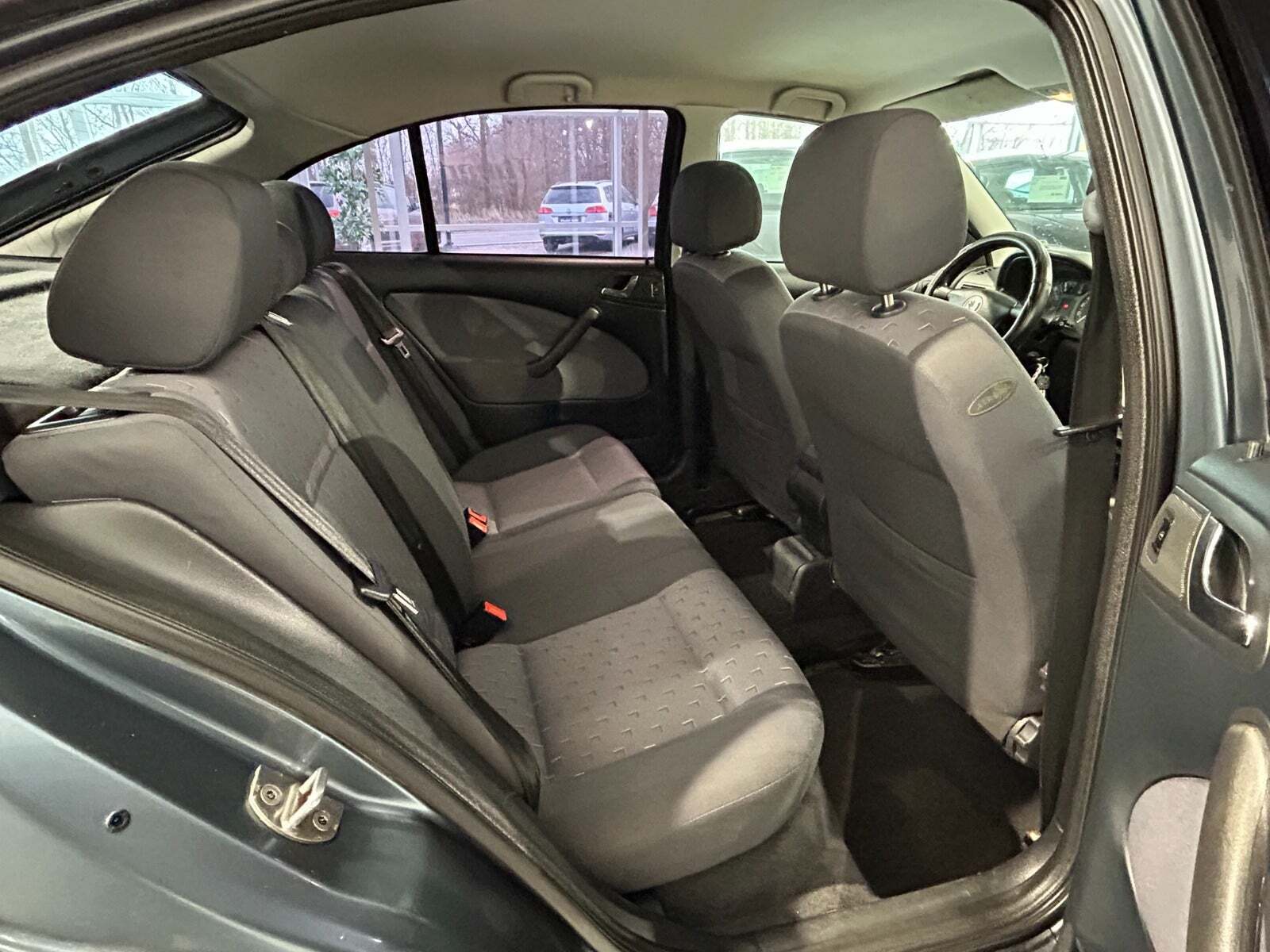 Grå Skoda Octavia fra 2004