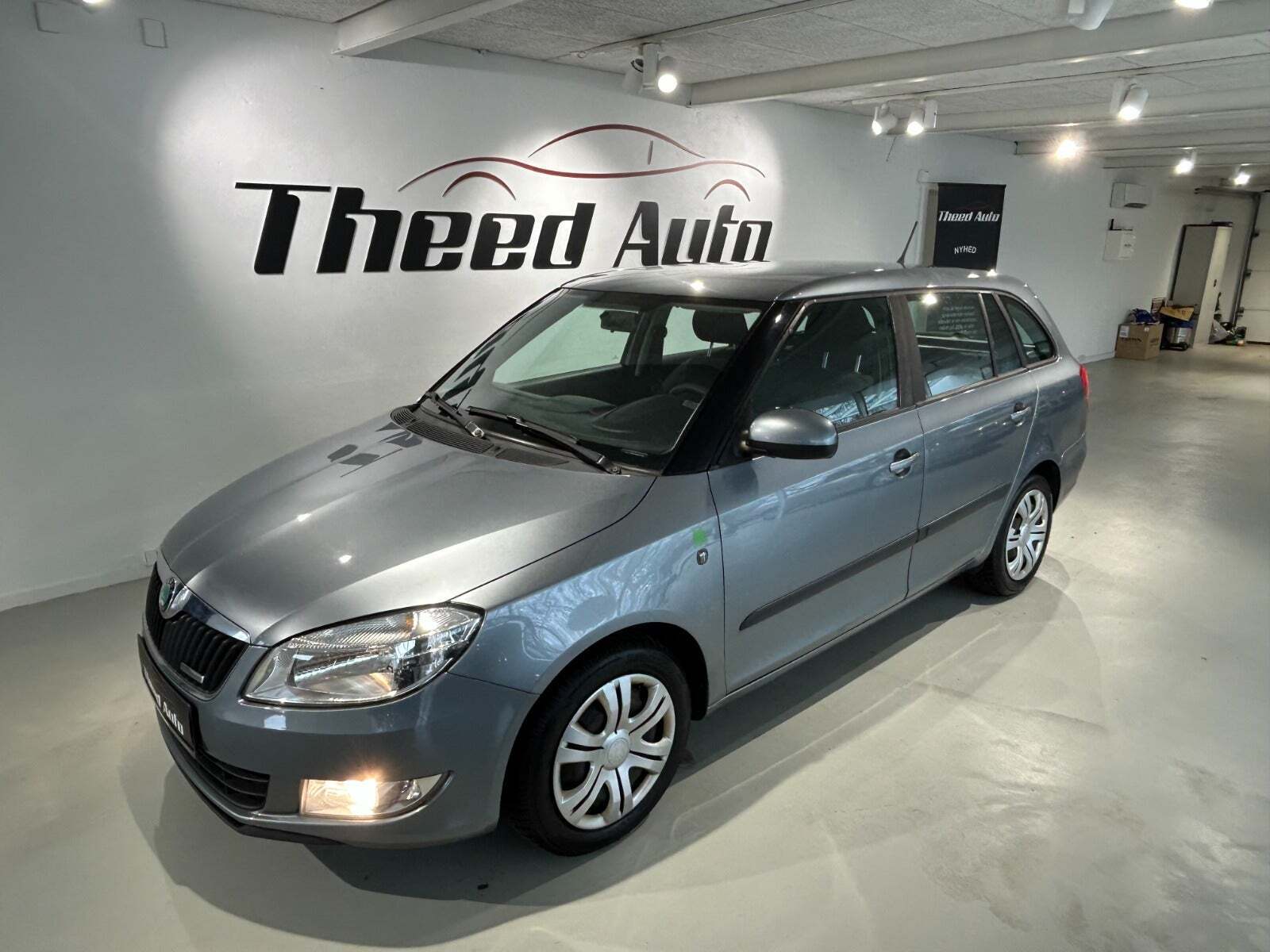 Blå Skoda Fabia fra 2013 set udefra