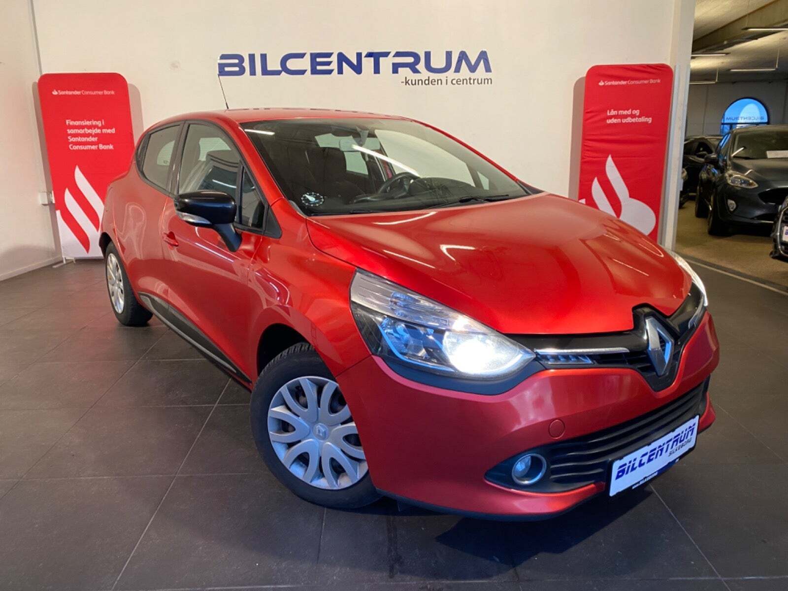 Rød Renault Clio IV fra 2013