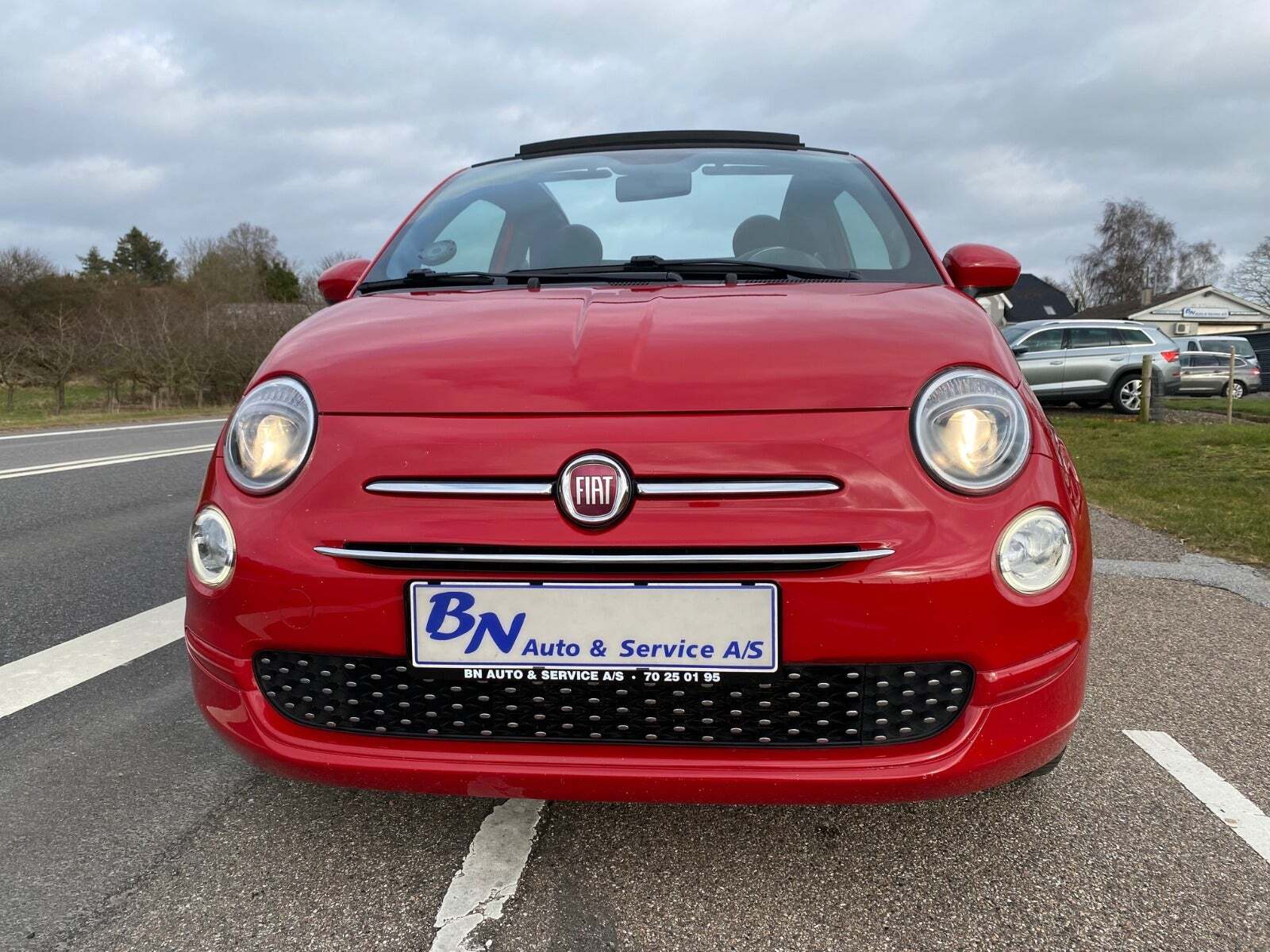 Rød Fiat 500C fra 2020