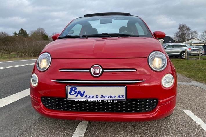 Rød Fiat 500C fra 2020