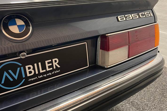 Blå BMW 635CSi fra 1981