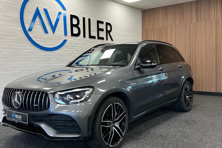 Grå Mercedes GLC43 fra 2021