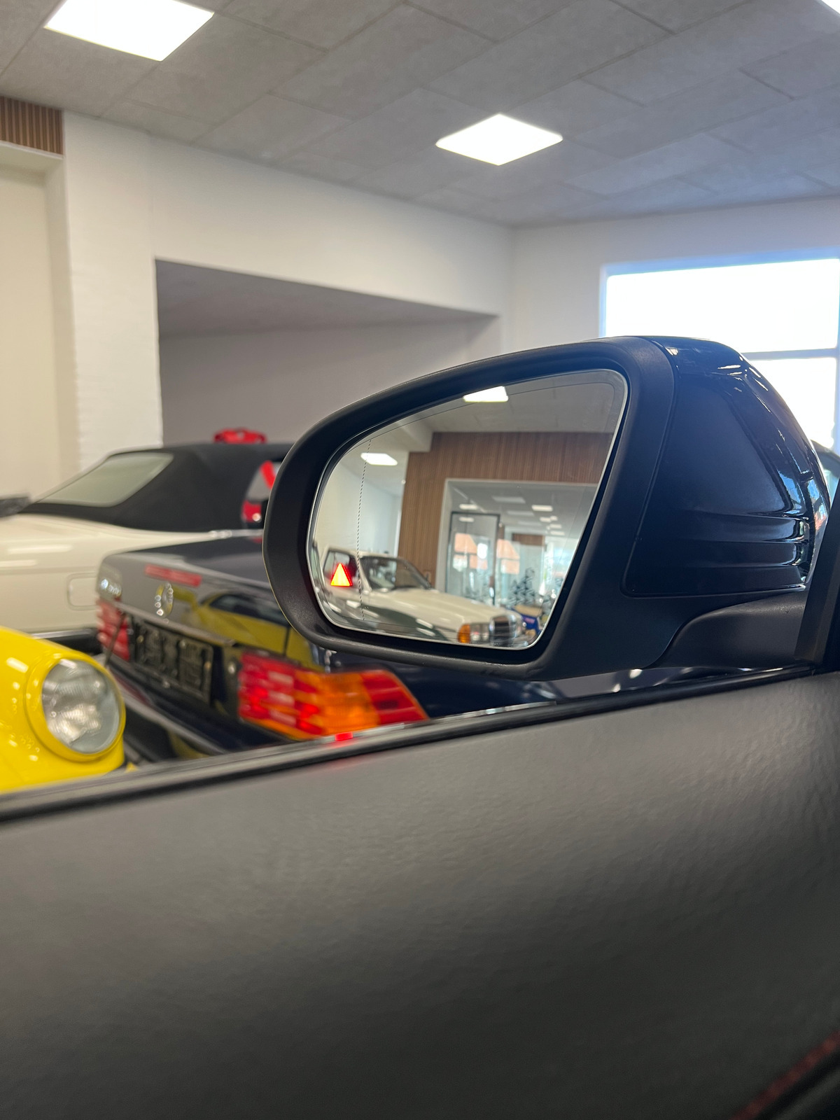 Grå Mercedes GLC43 fra 2020 set udefra