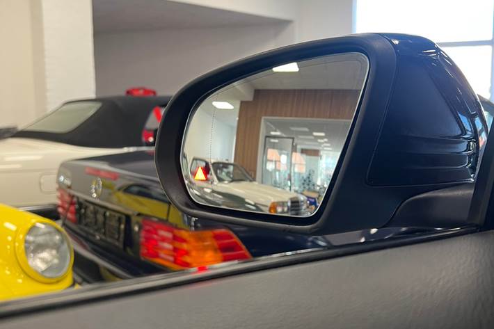 Grå Mercedes GLC43 fra 2021