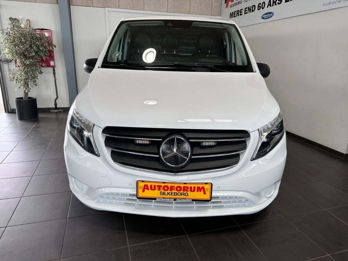 Hvid Mercedes Vito 119 fra 2021