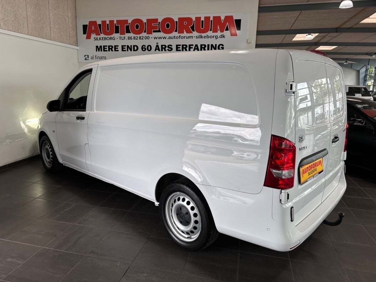 Hvid Mercedes Vito 119 fra 2021