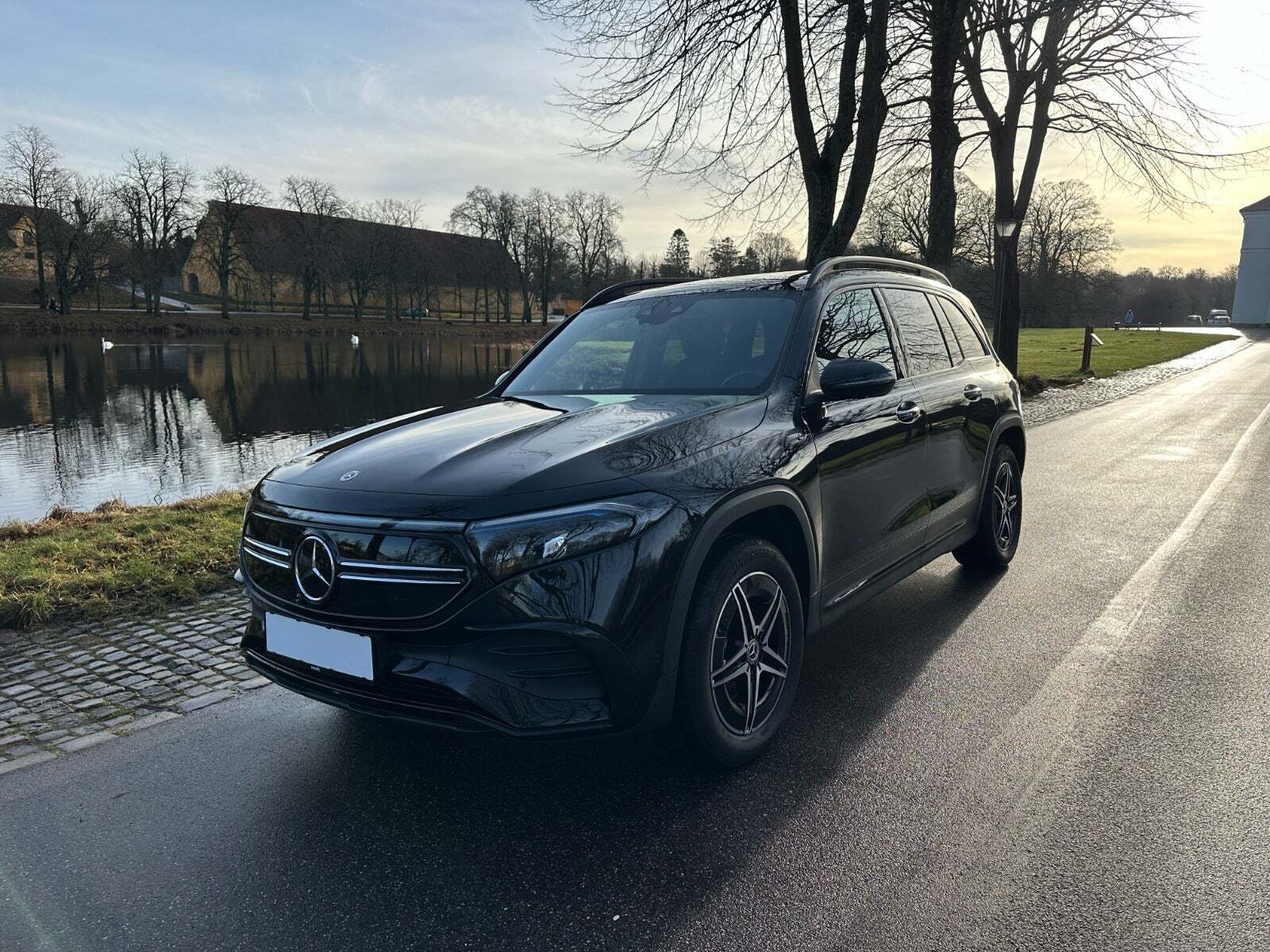 Mercedes EQB350