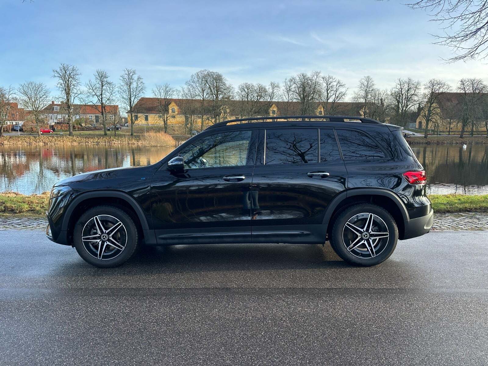 Mercedes EQB350