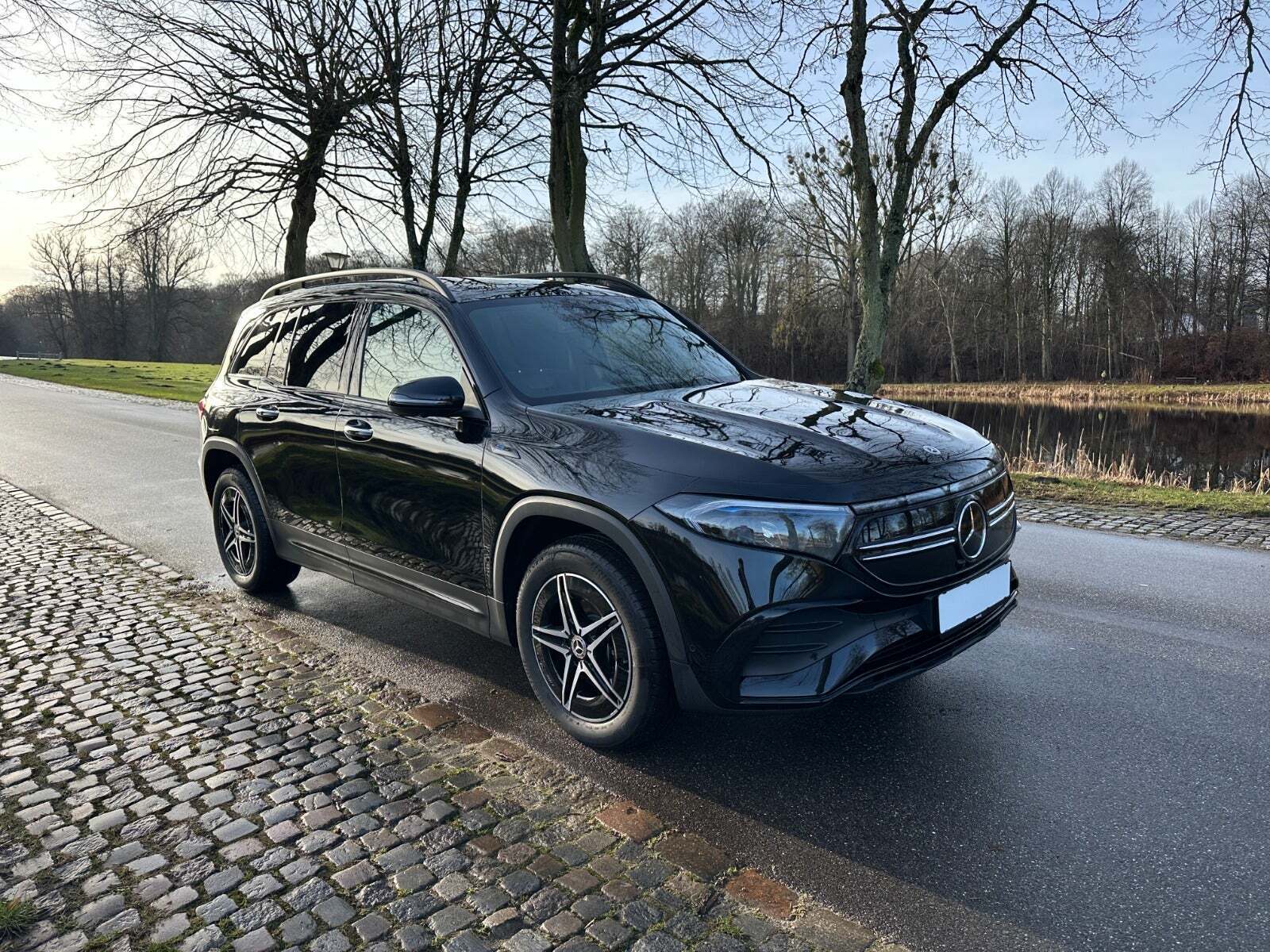 Mercedes EQB350